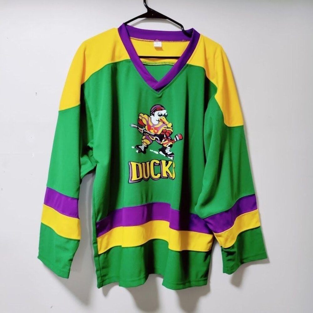 Mighty Ducks NWOT Hall #9 D2 V-Neck Hockey Jersey Green/Yellow Men's L